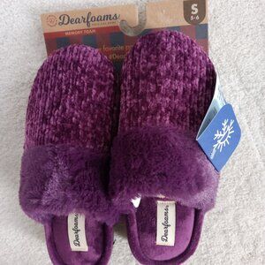 Very Comfy Dearfoams Memory Foam Slippers -- size small. NWT